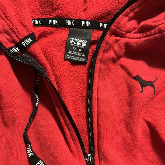 PINK Victoria’s Secret ❤️ RED Zip Up Hoody w/BLACK PUP 🐶 Logo SZ XS - Picture 3 of 4